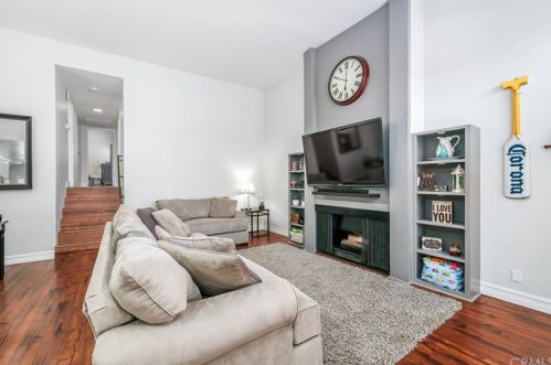 2935 Barrington Ct, Fullerton, CA 92831-2208