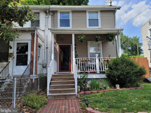 4642 Hayes St, Washington, DC 20019-3611