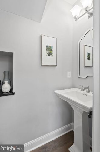 3877 30 St, Arlington VA 22207-5303 exterior