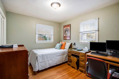 223 Barberry Ave, Kalamazoo MI 49002-6205 exterior