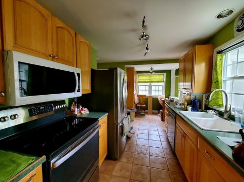 2414 Glenside Blvd, Meskegon MI 49441-3244 exterior