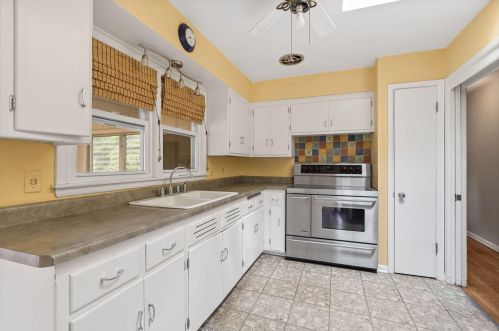 7255 Seneca Ave, Milwaukee WI 53217-3870 exterior