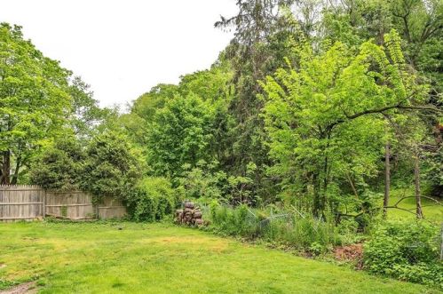 1008 Universal Rd, Pittsburgh PA 15235-3859 exterior