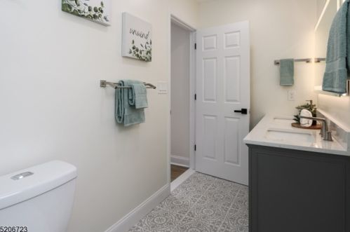 4 Hollywood Ave, Montclair NJ  07042-4306 exterior