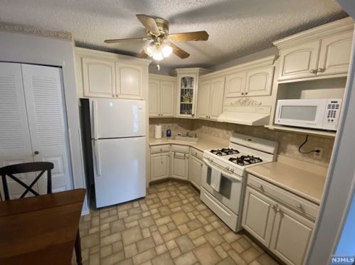 643 Plum Ter, Mahwah NJ  07430-3443 exterior