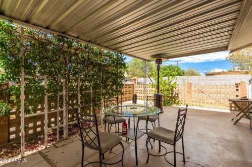 6182 Earll Dr, Phoenix AZ 85033-5841 exterior