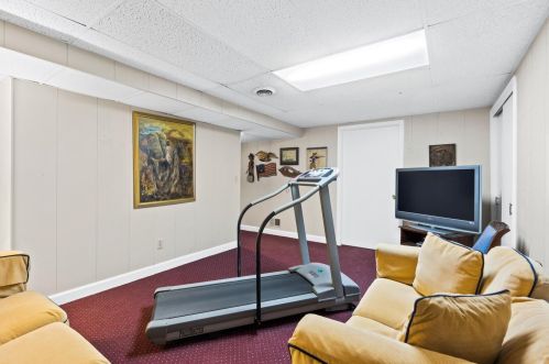 664 Evergreen Ct, Milwaukee WI 53217-1608 exterior