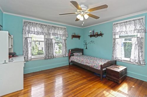 3 Hillcrest Ave, Milford CT 06460-7333 exterior