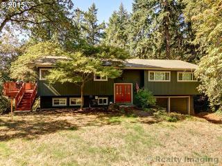 15585 Fairoaks Ave, Portland, OR 97267-3536