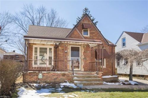 7921 Dresden Ave, Cleveland, OH 44129-2809
