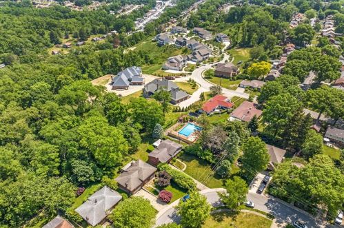 699 Fruithurst Dr, Pittsburgh PA 15228-2534 exterior