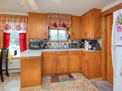 49 Poland St, Webster MA 01570-2712 exterior