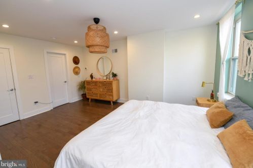 2203 Cumberland St, Philadelphia PA 19125-1732 exterior