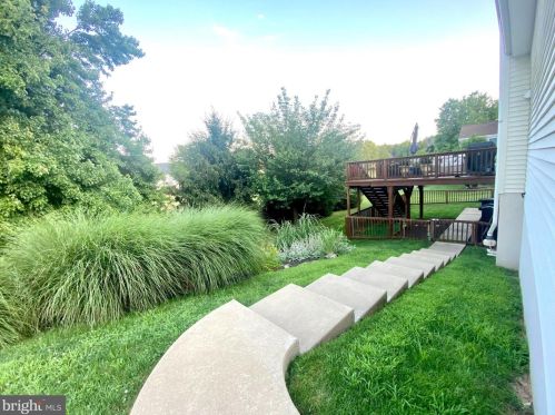 1121 Sunwood Ln, Lancaster PA  17601-7104 exterior