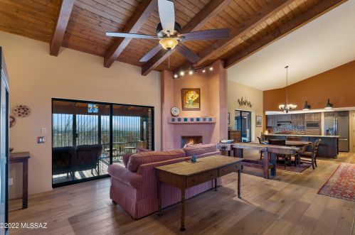 6822 Table Mtn Rd, Tucson AZ 85718-1328 exterior