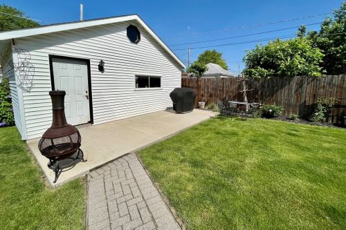 9308 Trumbull Ave, Chicago IL 60655-3326 exterior