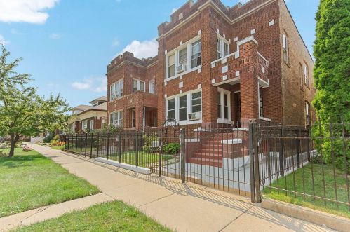 6328 Mozart St, Chicago, IL 60659-1521