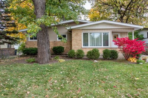 2033 Edgewood Rd, Waukegan, IL 60087-1444