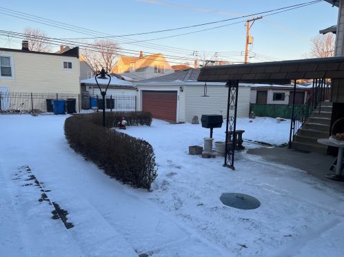 10432 Avenue, Chicago IL  60617 exterior