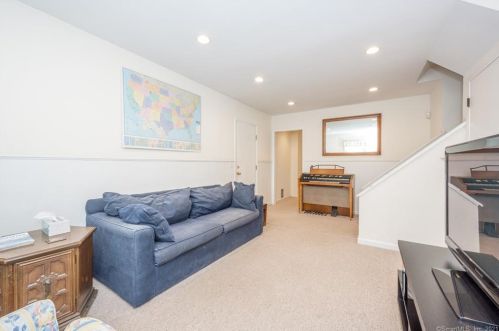 2 Cornwall Rd, Norwalk CT 06850-1807 exterior