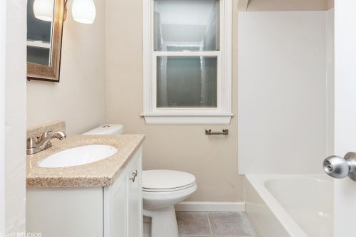 3137 28, Milwaukee WI 53215-4307 exterior