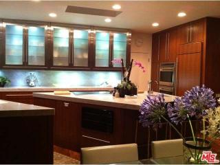 12500 Cloud Ln, Los Angeles CA  90049-1303 exterior