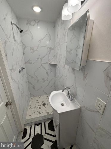 5810 Camac St, Philadelphia PA 19141-4123 exterior