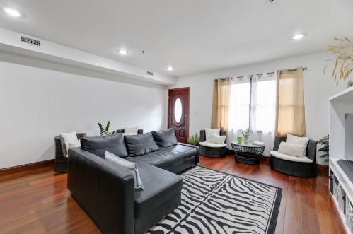 203 Palisade Ave, Union City, NJ 07087-5206