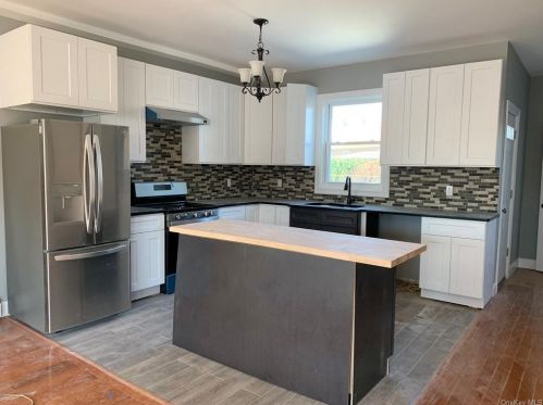 1058 White Pln Rd, Bronx NY 10462-3802 exterior