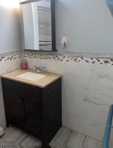 26 Becker Ter, Irvington NJ 07111-1311 exterior