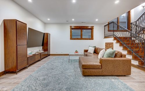 2732 Marshfield Ave, Chicago IL 60614-1016 exterior