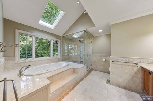 32 Lenox Ave, Demarest NJ 07627-2112 exterior