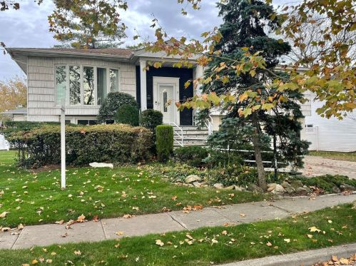 734 Eagle Dr, Valley Stream NY  11581-3540 exterior