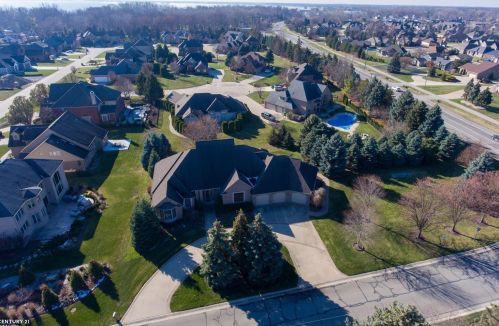 33654 Lotties Dr, New Baltimore MI 48047-2378 exterior