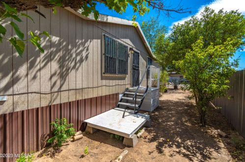449 34th St, Tucson, AZ 85713-3553