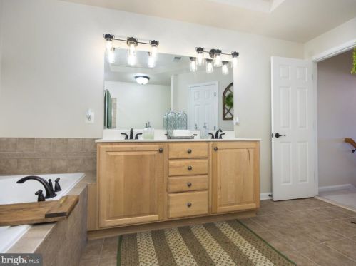 7135 Huntley Creek Pl, Alexandria VA 22306-5107 exterior