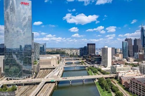 2429 Locust St, Philadelphia PA 19103-5553 exterior