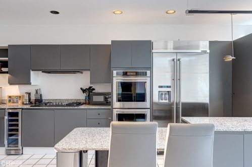 2743 Greenview Ave, Chicago IL 60657-4007 exterior