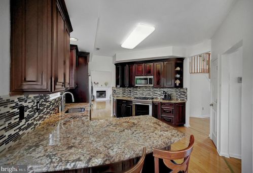 99 York Dr, Princeton NJ 08540-7946 exterior