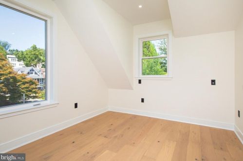 6627 Lincoln Dr, Philadelphia PA exterior