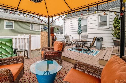 75 Dartmouth Ave, Avenel NJ 07001-1860 exterior