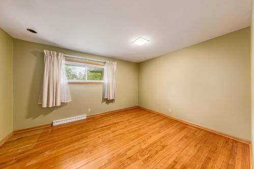 7535 Seneca Rd, Milwaukee WI 53217-3142 exterior