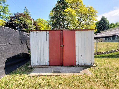 3746 61, Milwaukee WI 53216-2150 exterior