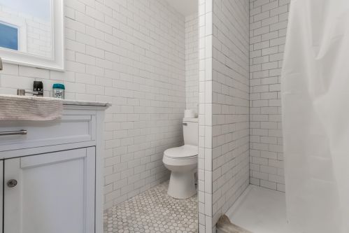 1435 Forest Ave, Portland ME 04103-3385 exterior