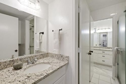 10137 Fieldfare Ct, Dallas TX 75229-6220 exterior