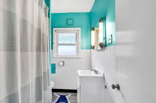 1850 Middle St, Pittsburgh PA 15227-3846 exterior