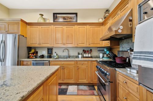 650 Barry Ave, Chicago IL 60634-4912 exterior