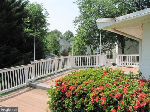 1807 Youngblood St, Mc Lean VA  22101-5244 exterior