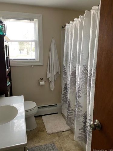 43 Raffia Rd, Enfield CT 06082-5159 exterior