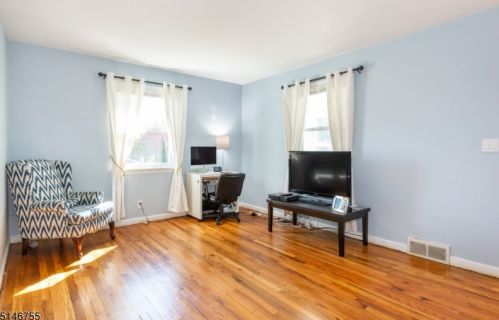 78 Mount Vernon St, Nutley, NJ 07110-2568